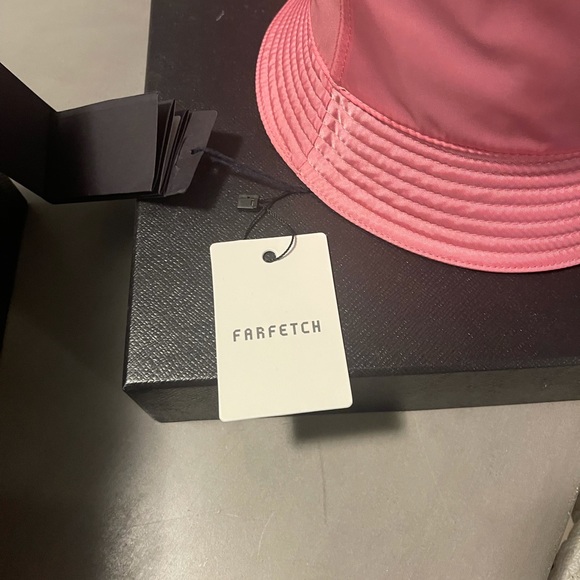 BRAND NEW BUCKET HAT.

NEVER WORN - Picture 5 of 9